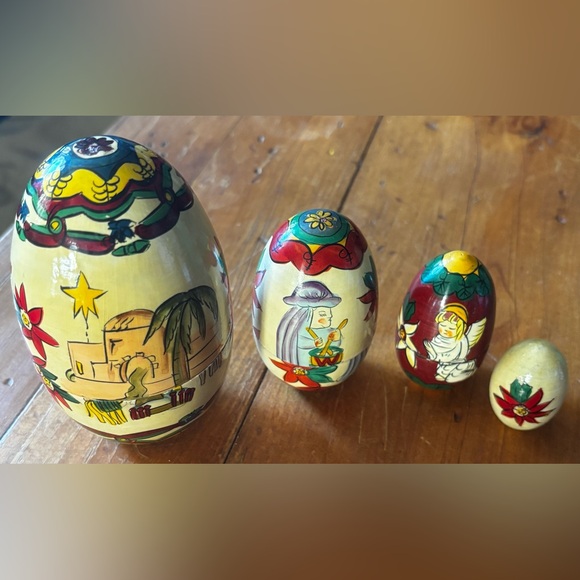 VNTG - Terry Village, Hand Painted, Wooden Nesting Eggs, Nativity/Poinsettia - Picture 2 of 15